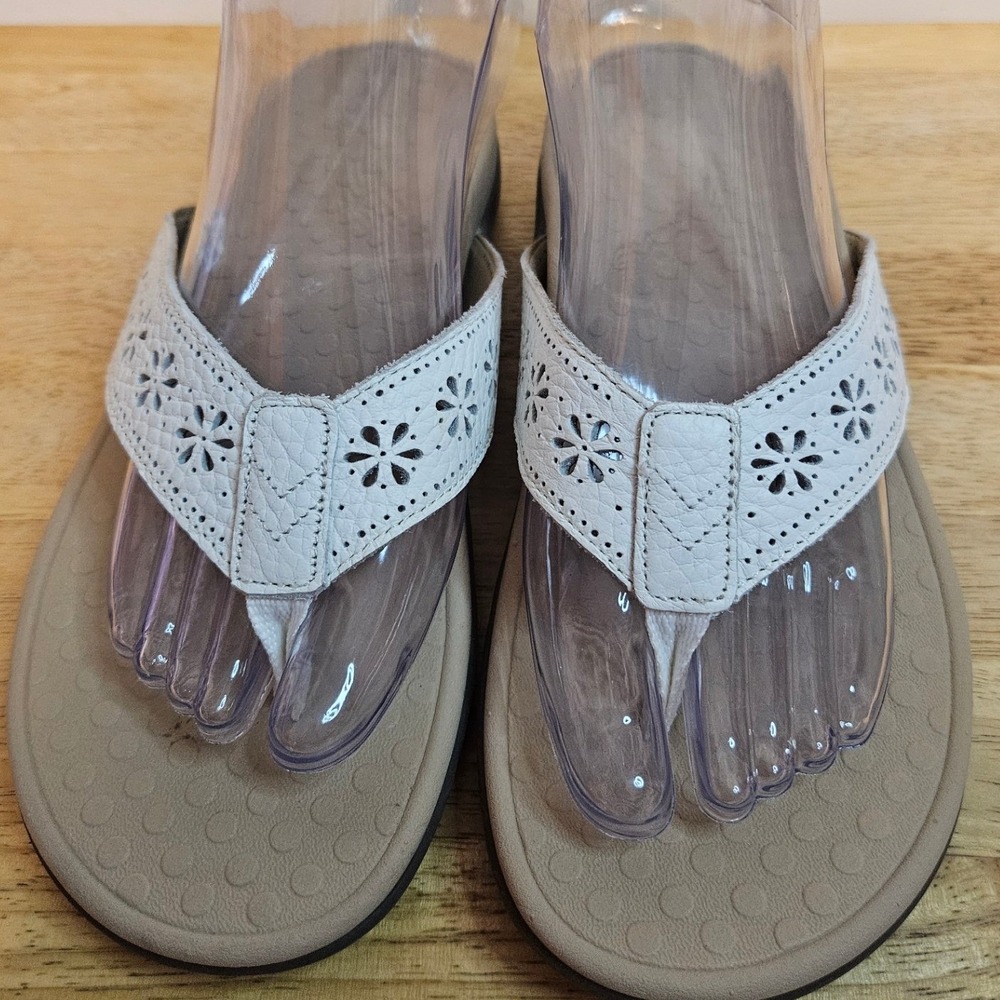 Vionic White Leather Floral Laser Cut Thong Sandals Orthaheel Comfort Womens 9